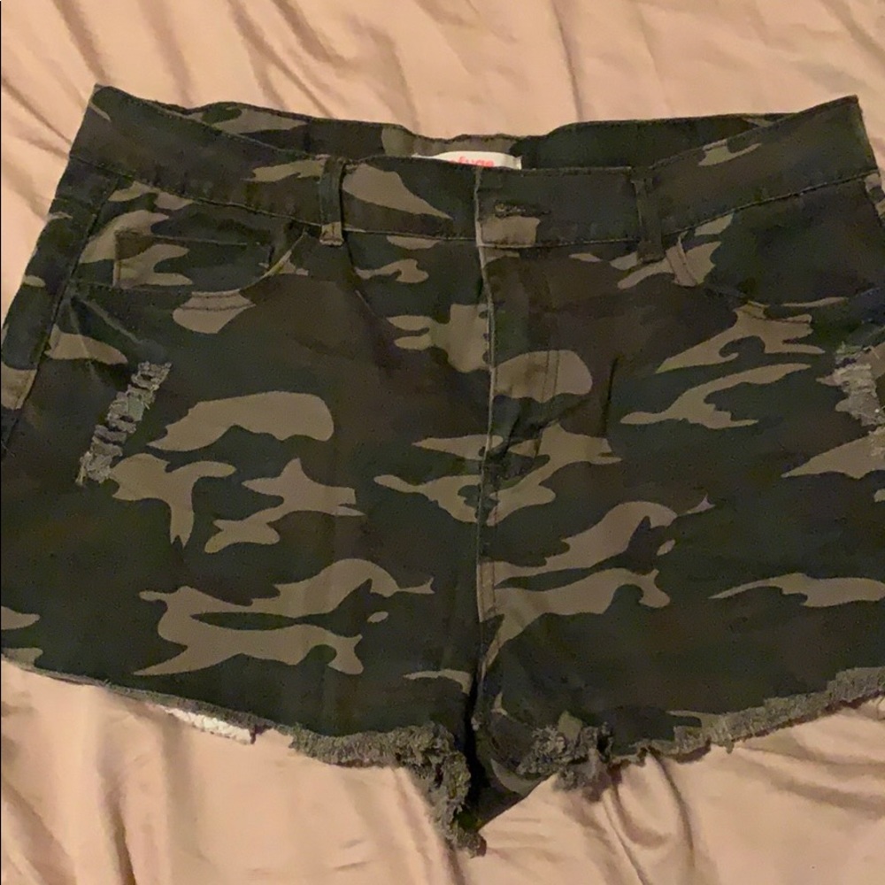 Refuge camo green shorts